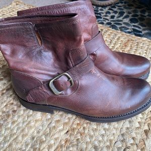 Frye Veronica Bootie size 9.5